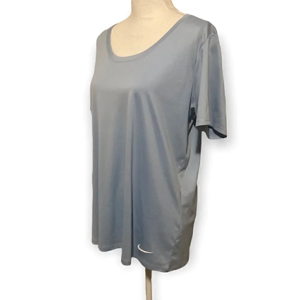 Nike Short Sleeve Tee - Picture 2 of 6